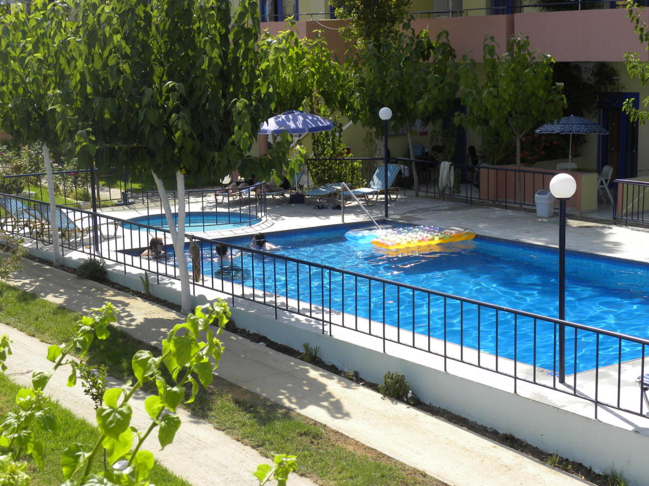 Leonidas Apartments 45/47