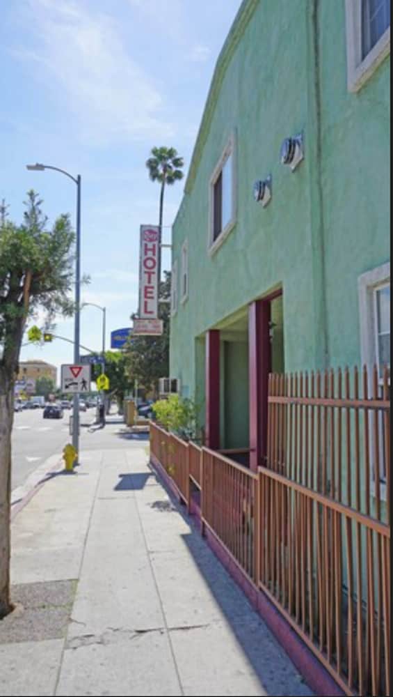 Roxy Hotel Hollywood 54/58