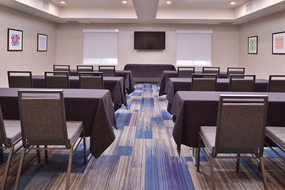 Holiday Inn Express Stockton Southeast 55/61