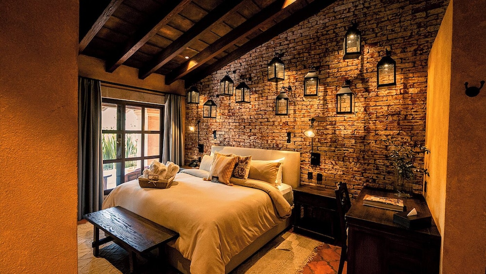 STANDARD, KING BED, GARDEN VIEW