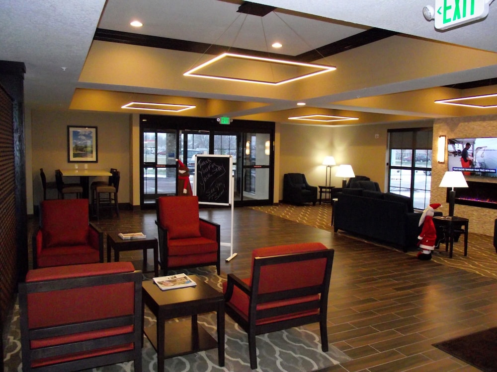 Comfort Inn & Suites Cedar Rapids Cid Eastern Iowa Airport 36/44