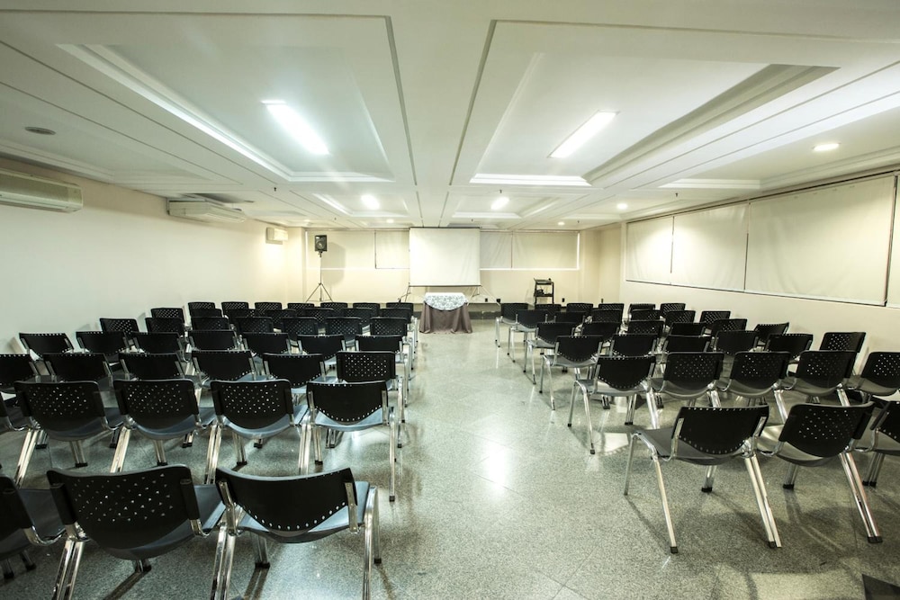 Crystal Plaza Hotel 41/47