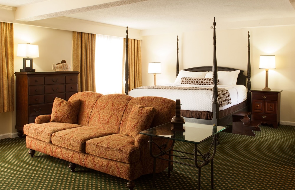 Crowne Plaza Hickory 24/61