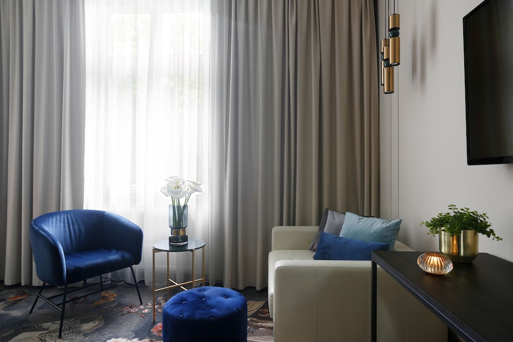 QUEEN BOUTIQUE HOTEL 39/62
