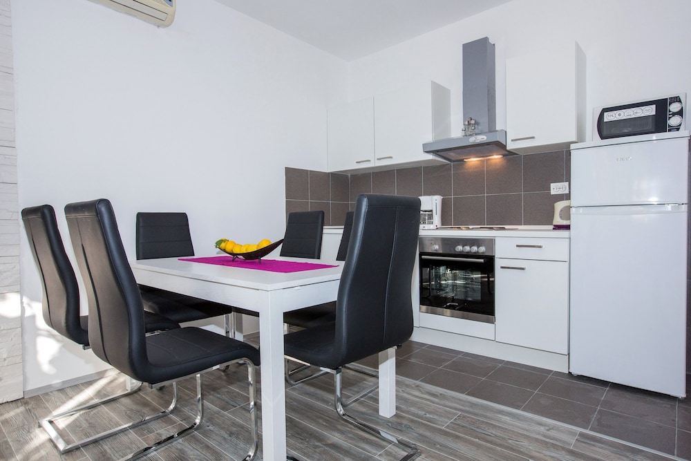 APARTMENTS VILLA ROZA 52/67