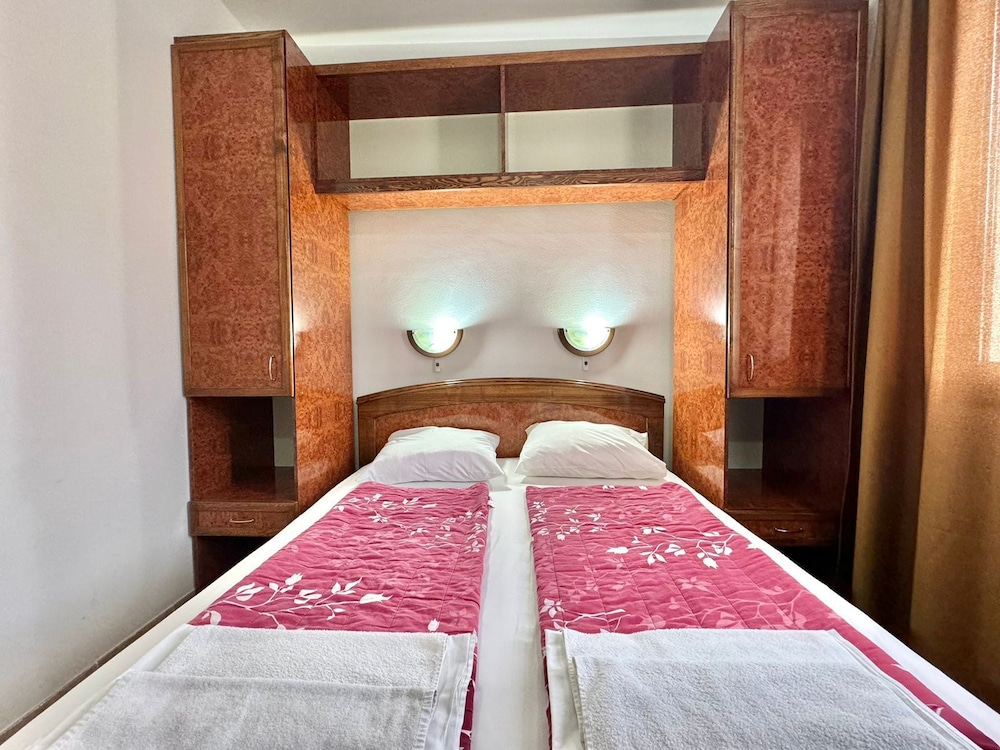 Hotel Grbalj 17/75
