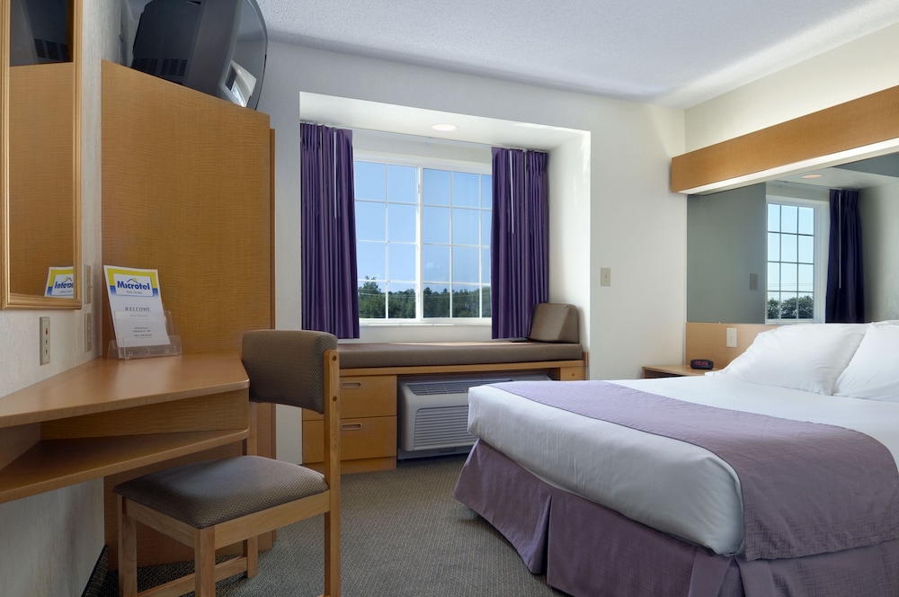 Microtel Inn & Suites by Wyndham Plattsburgh 8/41