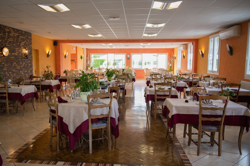 Logis Hotel l'Escapade 53/74