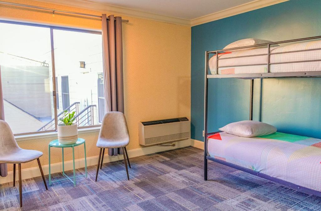 Private, Mixed Dorm, 4 Beds