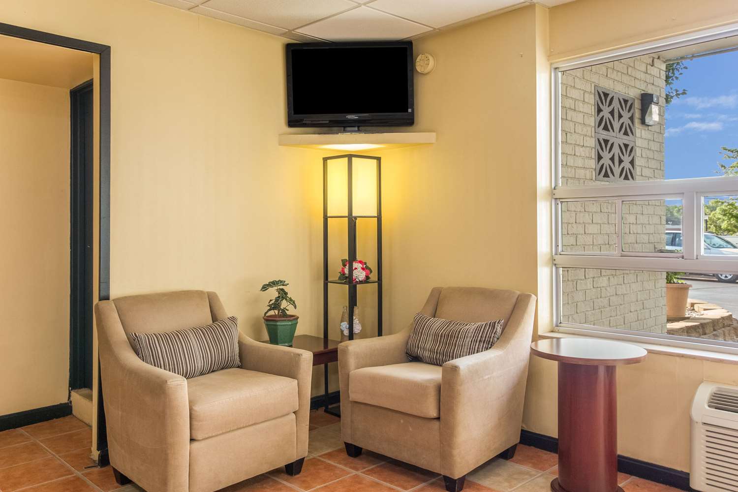 Econo Lodge Fort Knox 24/44