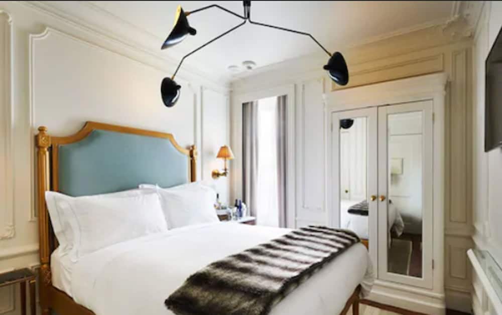PETITE, QUEEN BED