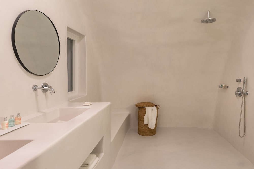 Aspaki Exclusive Hotel by Art Maisons 70/71