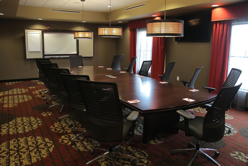 Teddy Apos S Residential Suites Watford City 50/56