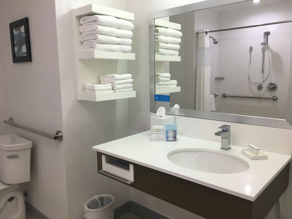 Hampton Inn Suites Dallas the Colony Tx 26/48
