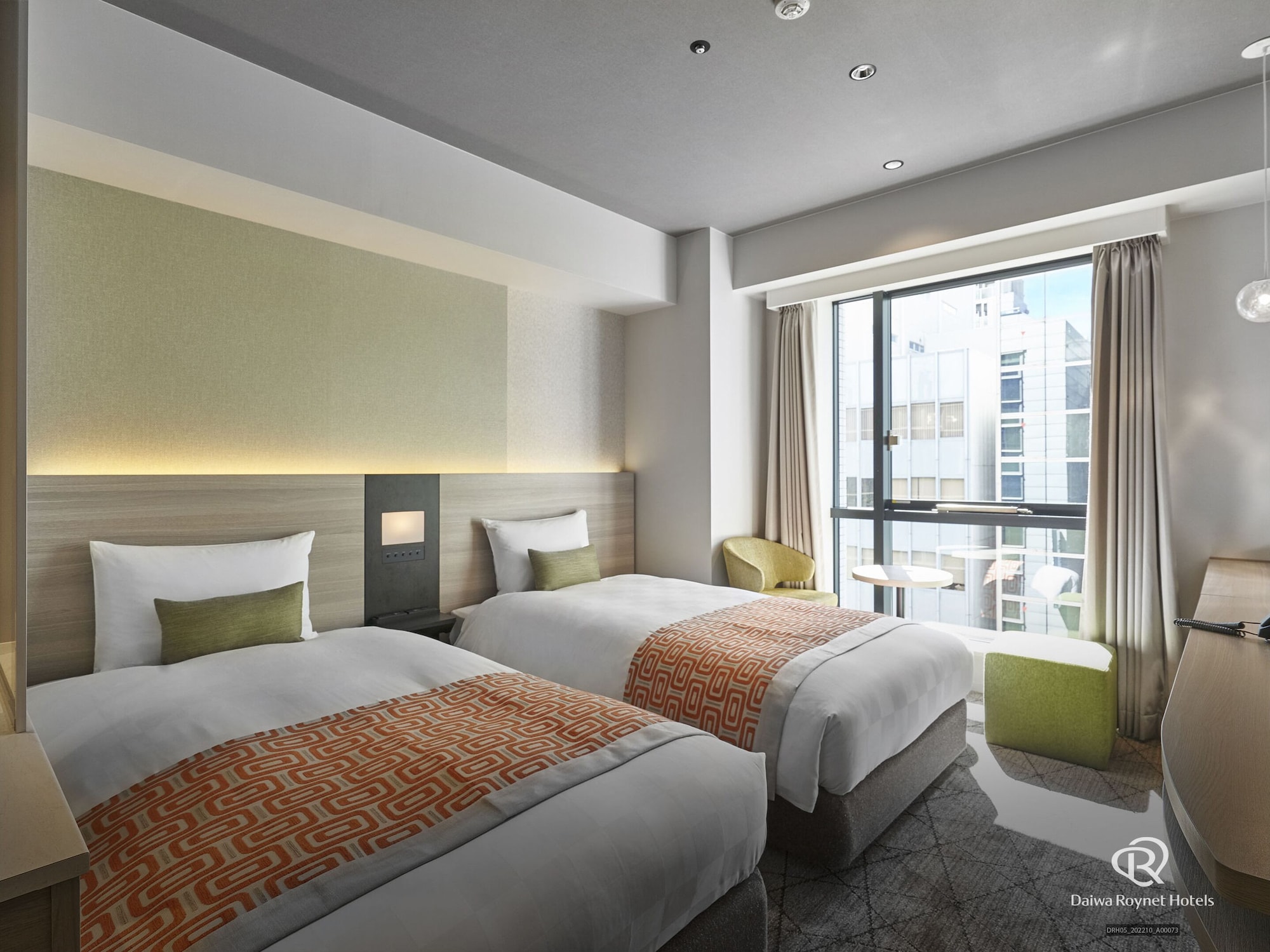 MODERATE, TWIN BEDS, SMOKING