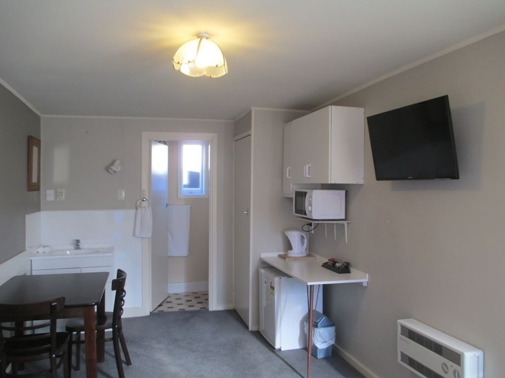 MERIVALE COURT MOTEL 22/30
