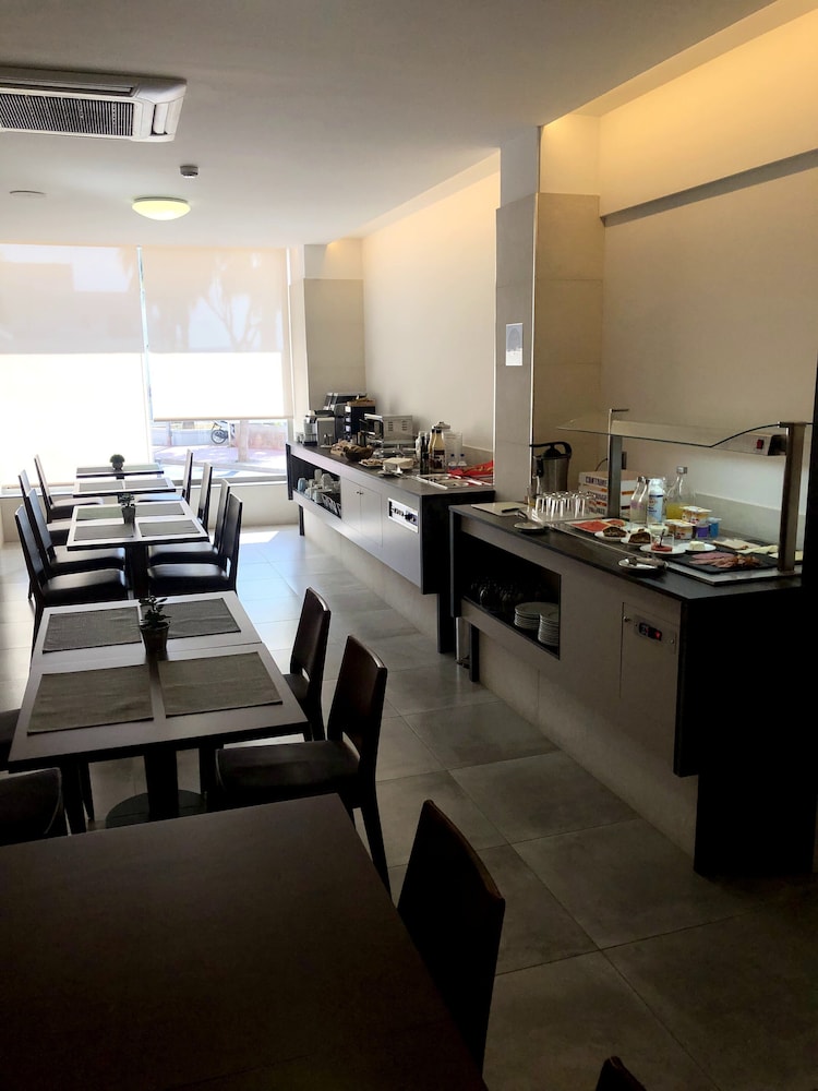 Hotel Marfil 48/56