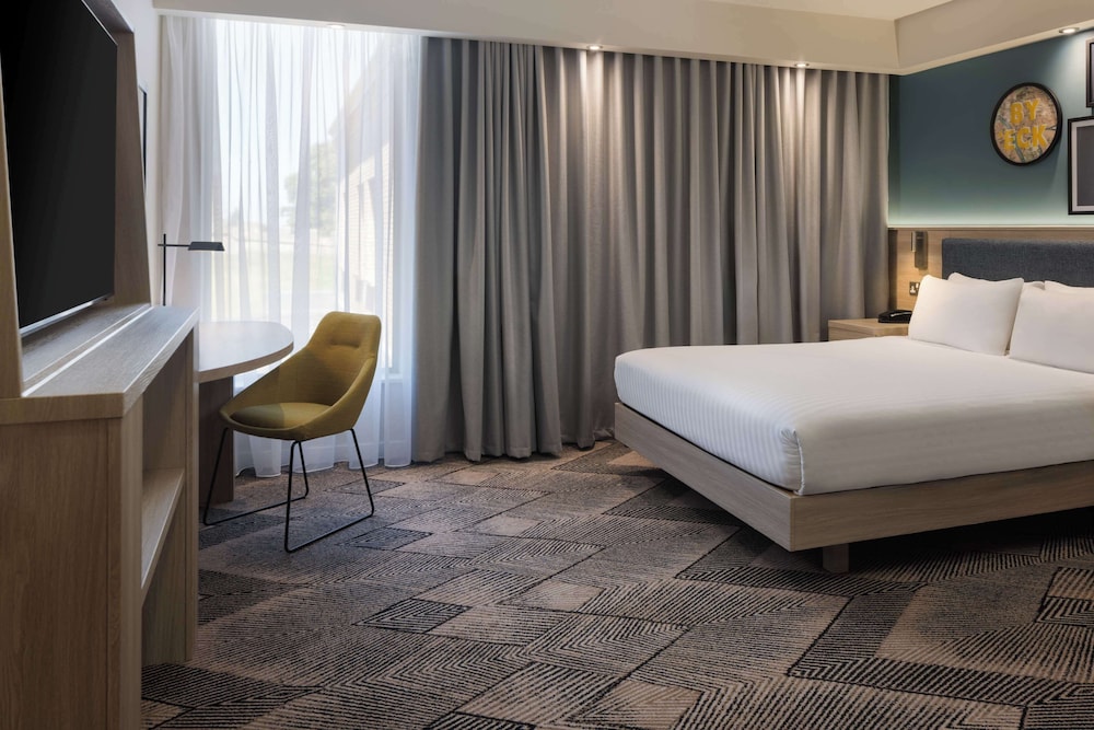 ROOM, QUEEN BED, ACCESSIBLE