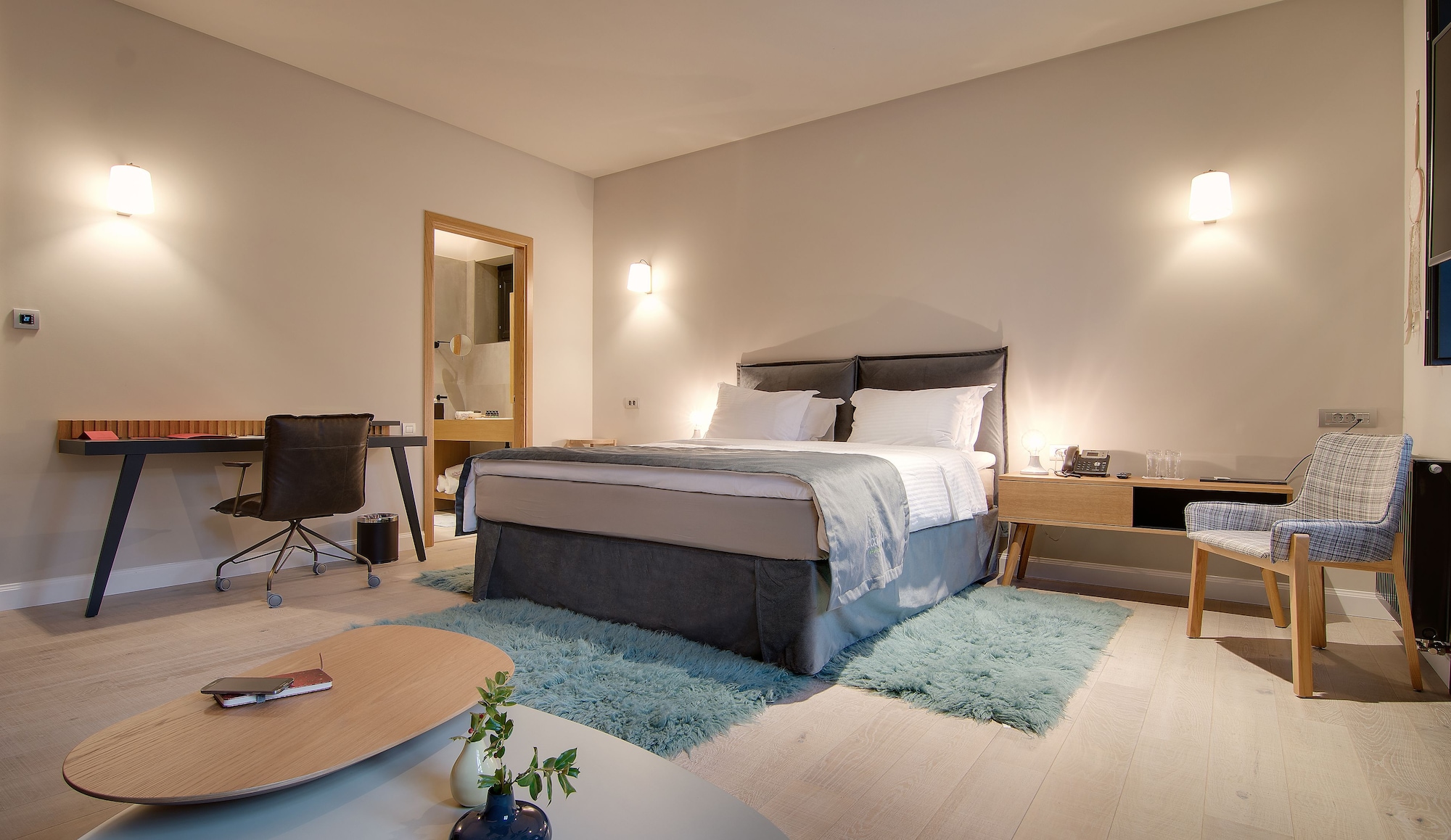 SUPERIOR, QUADRUPLE, KING BED, MOUNTAIN VIEW, SOFA
