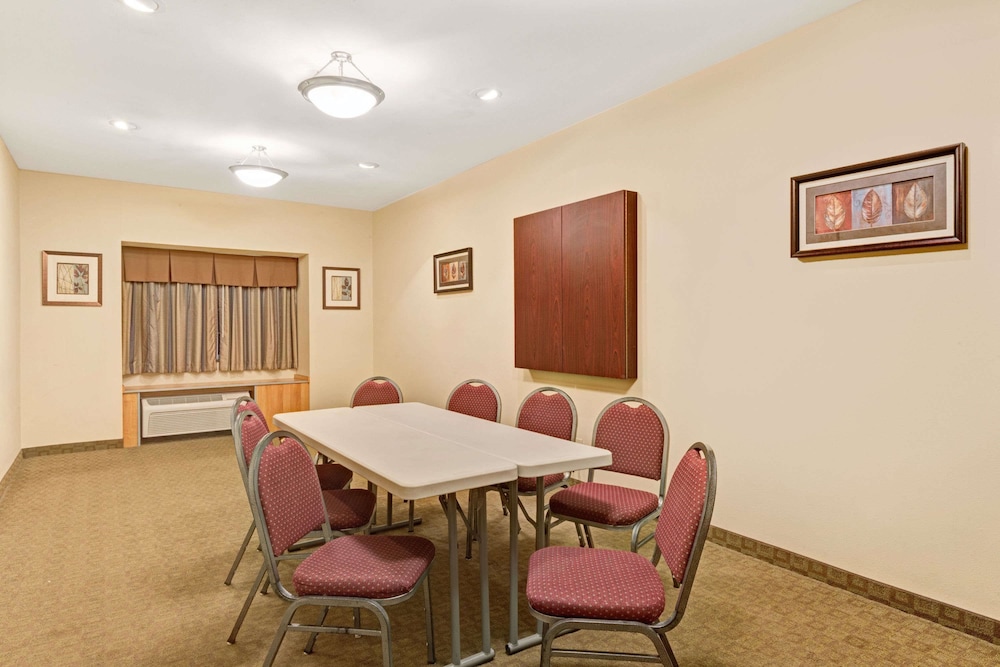 Microtel Inn & Suites by Wyndham York 42/45