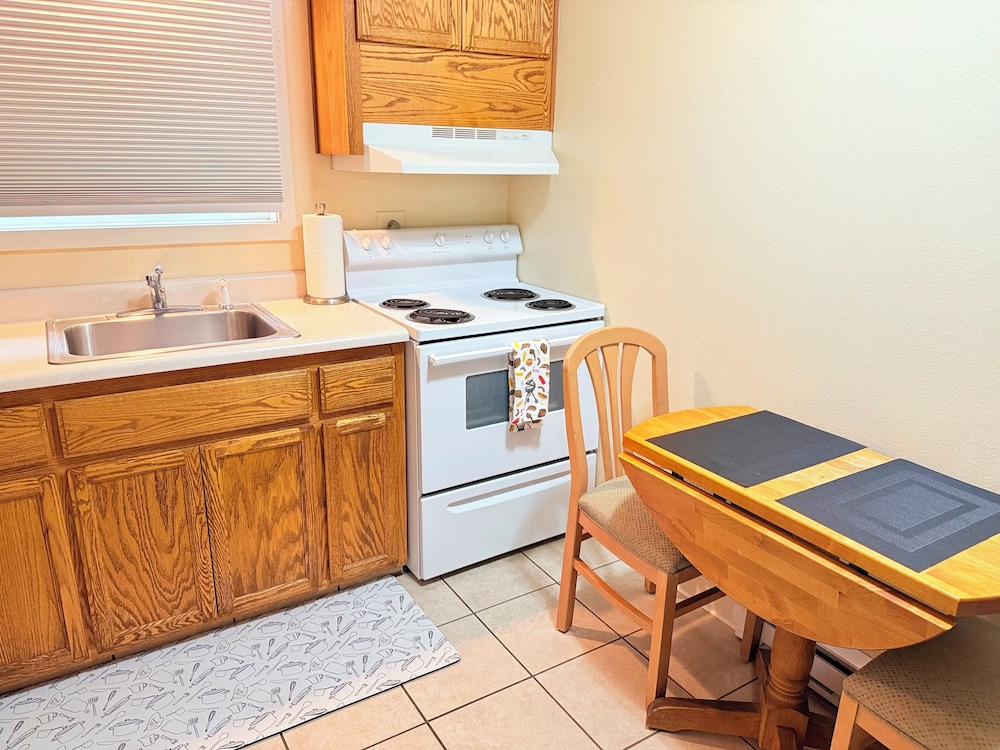 Timbers Motel 8/50