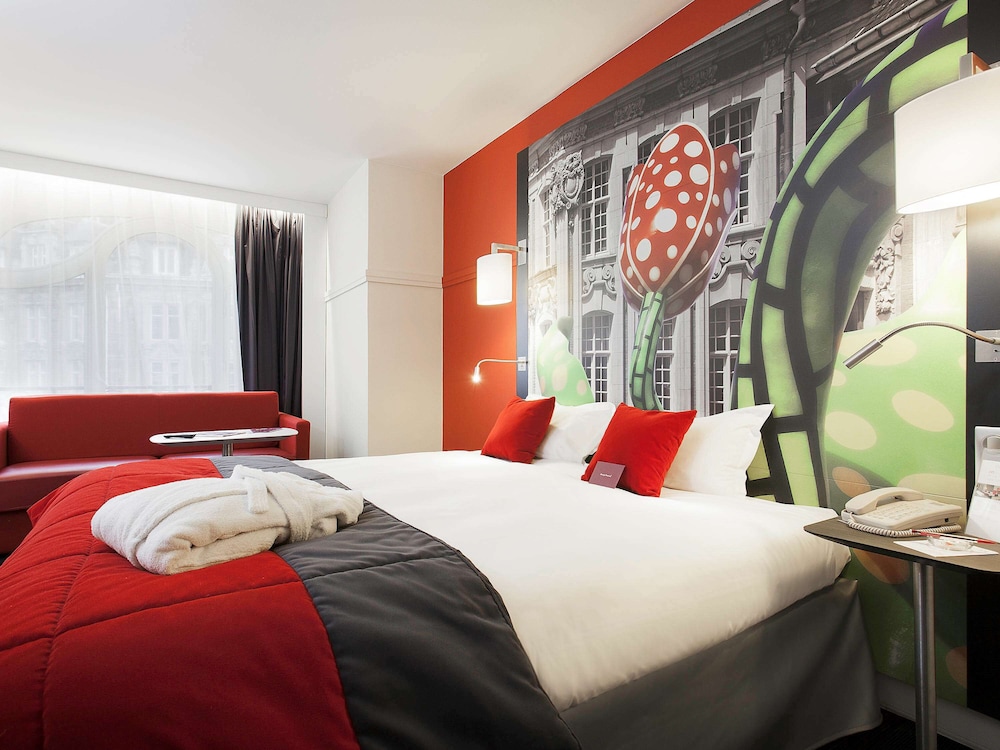 JUNIOR SUITE, DOUBLE BED, SOFA