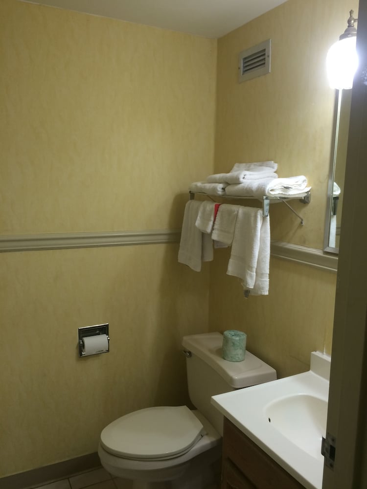 Econo Lodge Airport Reading PA 9/37