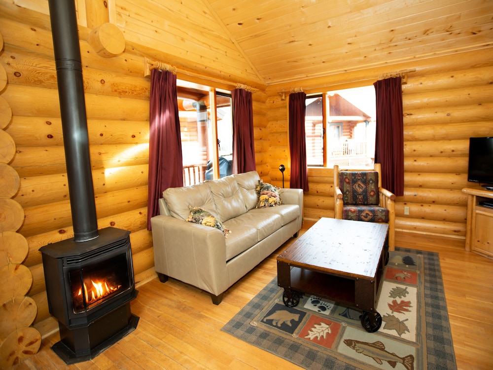 Beartooth Hideaway Inn and Cabins 43/56
