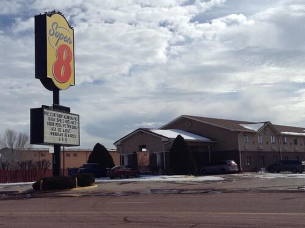 Super 8 By Wyndham Gallup 17/26
