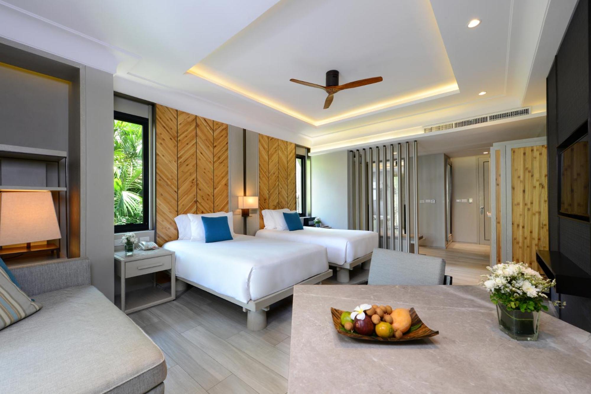 Grand, Pavilion, King Bed, Garden View