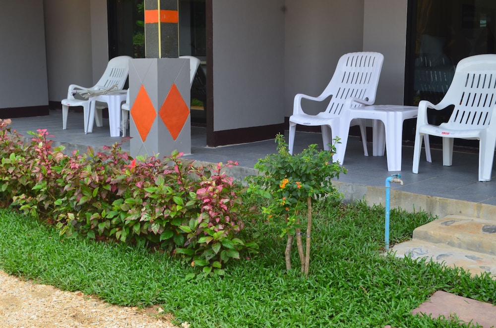 Lanta Nice Beach Resort 62/69