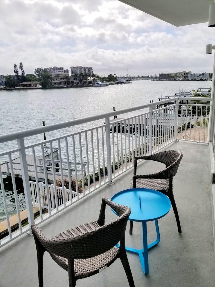 Provident Oceana Beachfront Suites 37/77