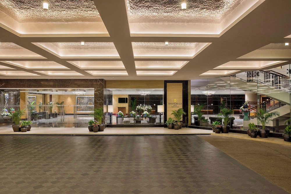 Shangri La Eros New Delhi Hotel 67/72