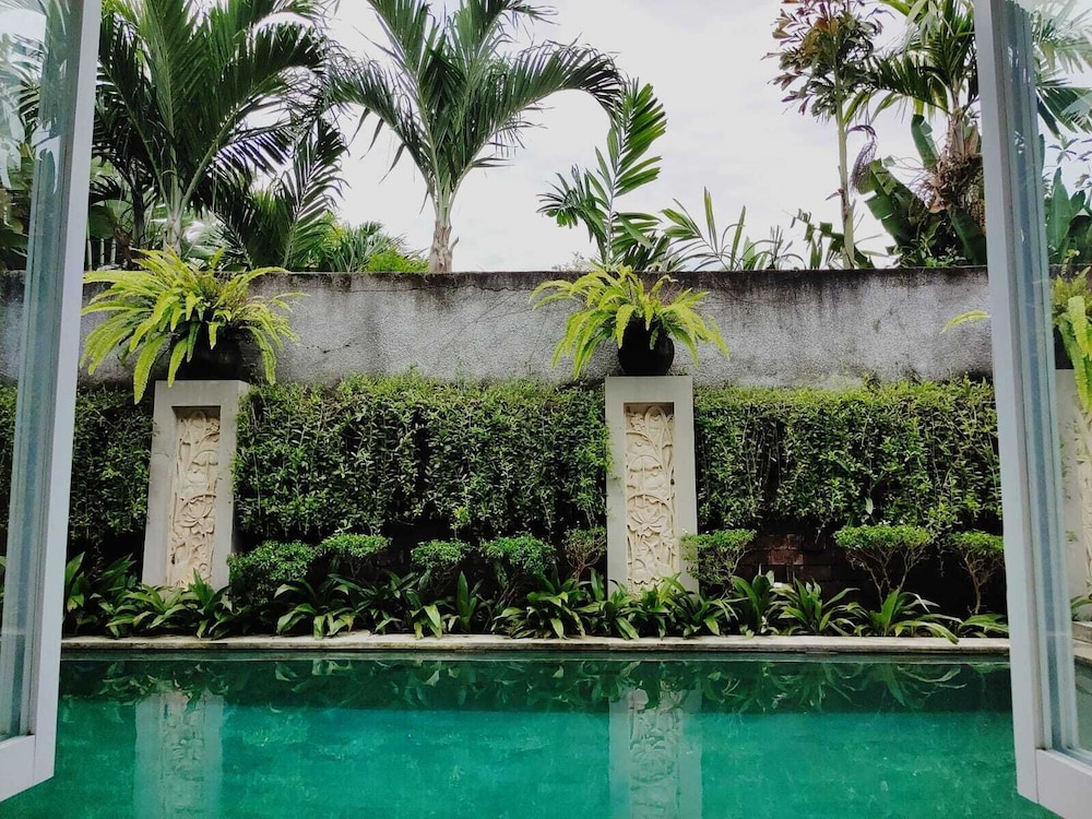 Villa Putih Berawa 41/50