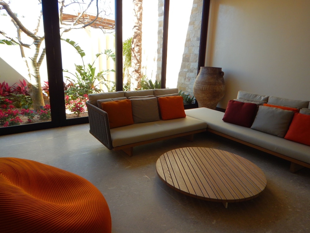 Chileno Bay Resort And Residences 54/76
