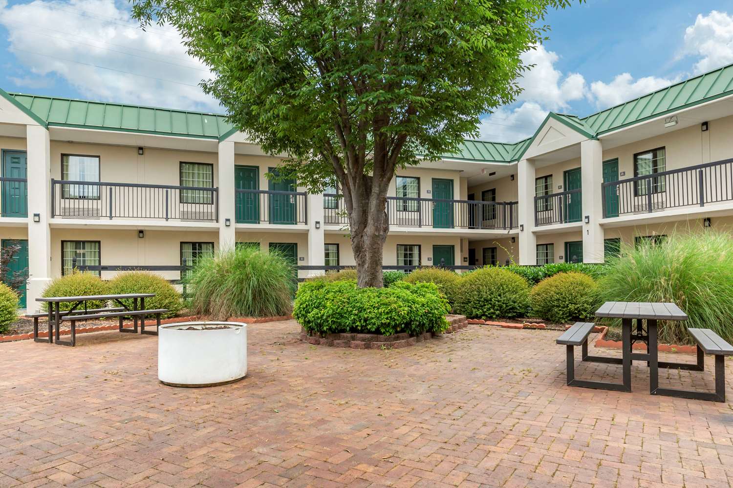Quality Inn And Suites Hanes Mall 23/23