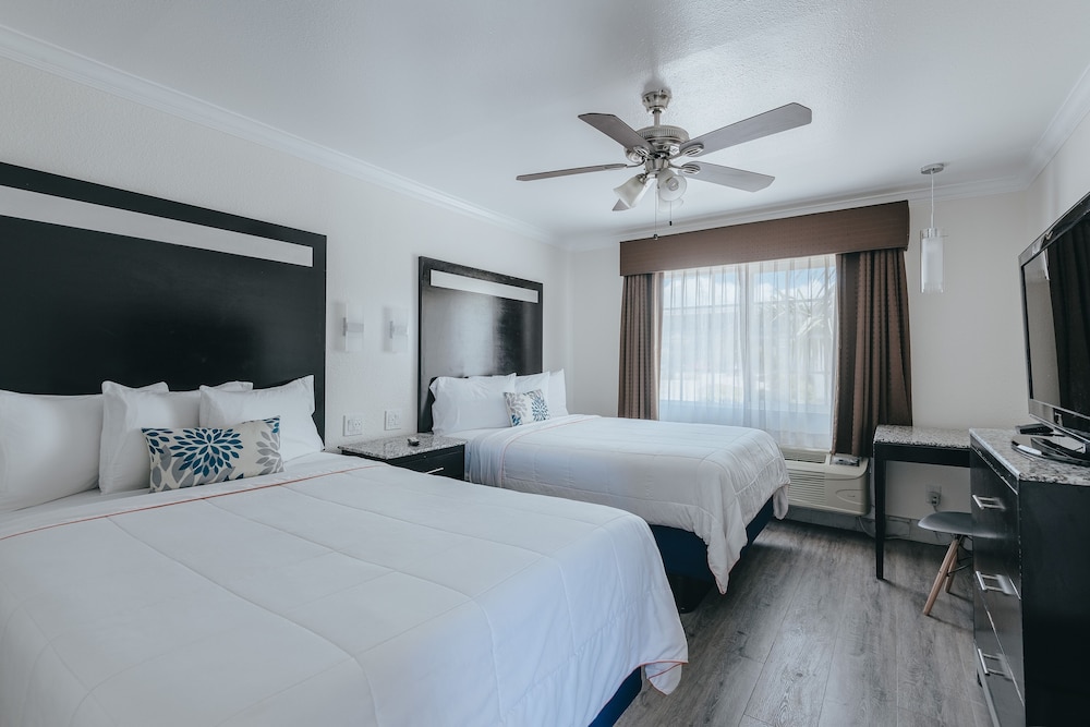 Upstairs, Family Suite, Deluxe, 1 Queen and 2 Double Beds
