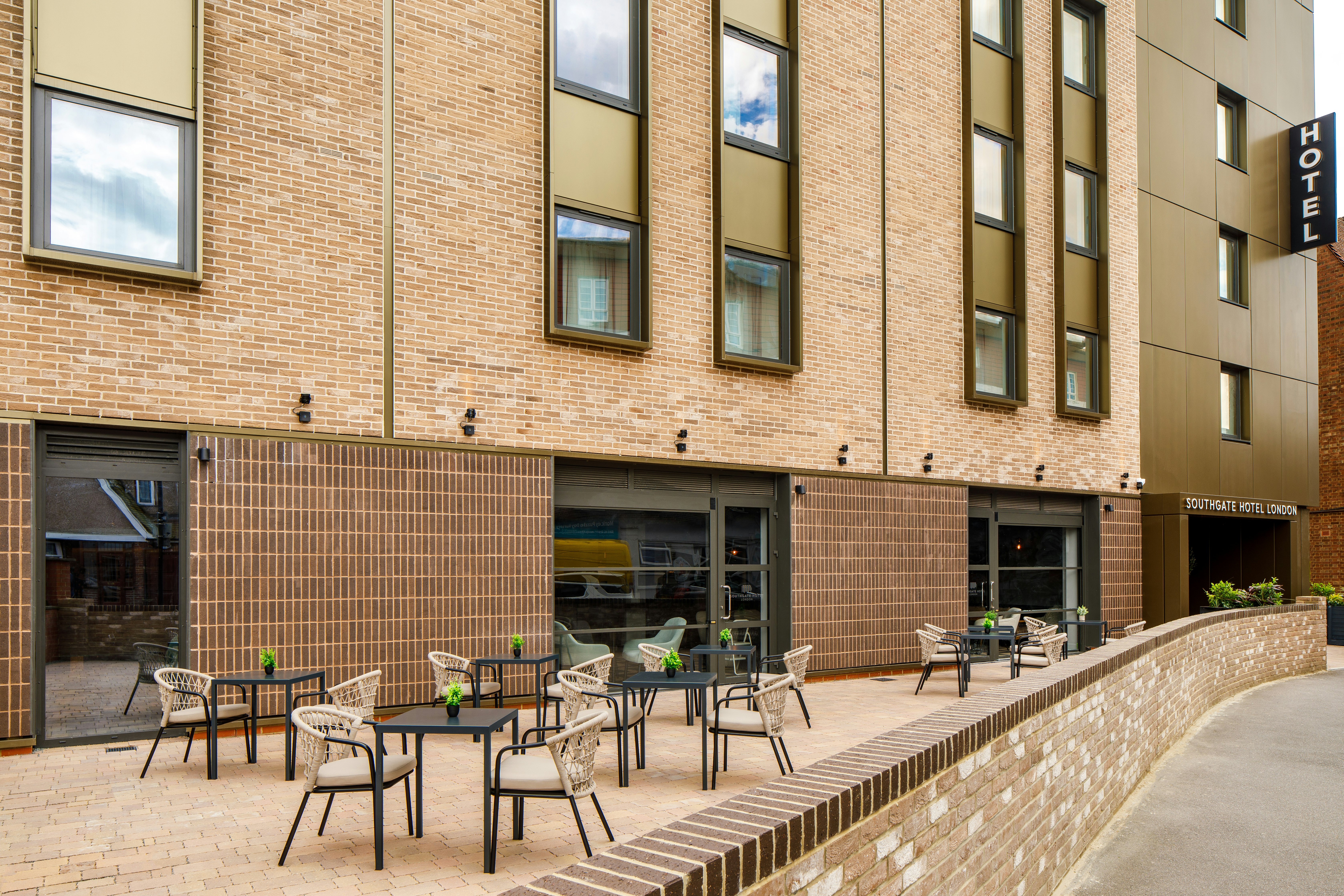 Southgate Hotel London 39/40