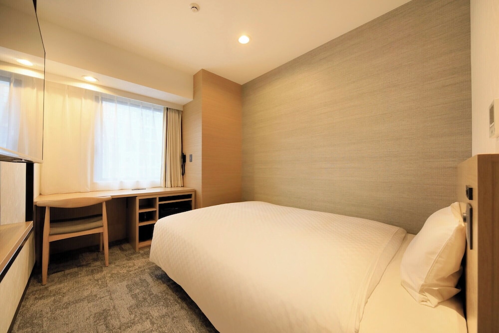 ROOM, SINGLE