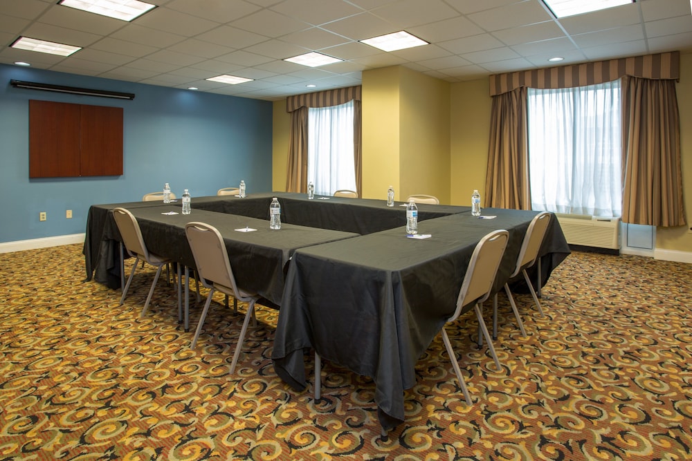 Holiday Inn Express Hotel Suites Richmond 59/67