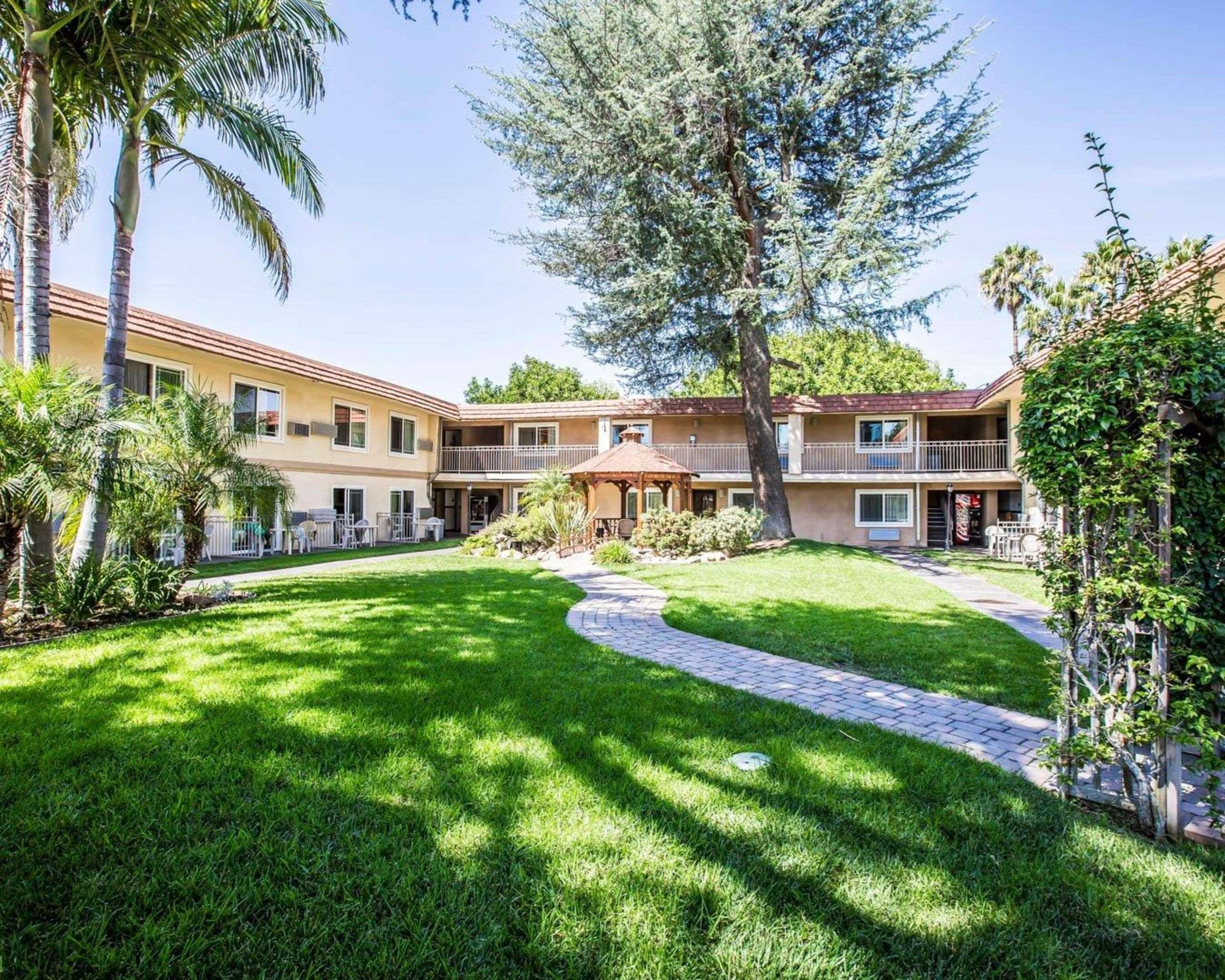 Quality Inn & Suites Thousand Oaks 33/38