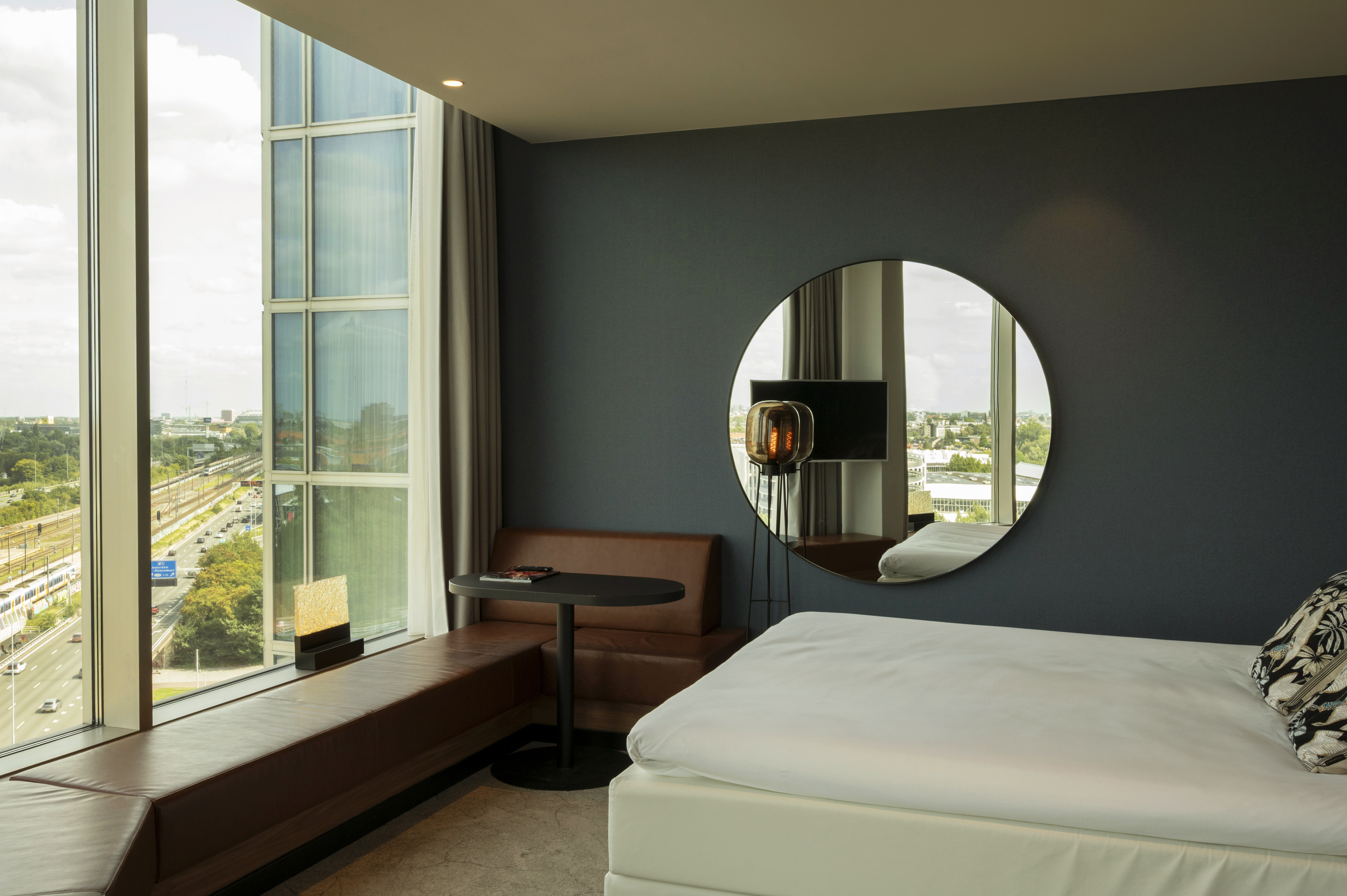 City, Superior, King Bed