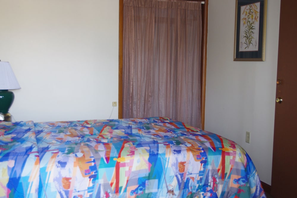 Love Hotels Western Holiday at Harlan Lake NE 16/51