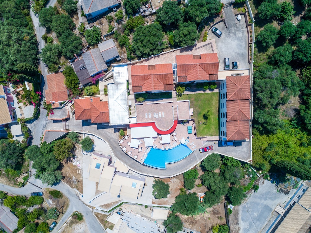 Pelagos Hotel 2/40