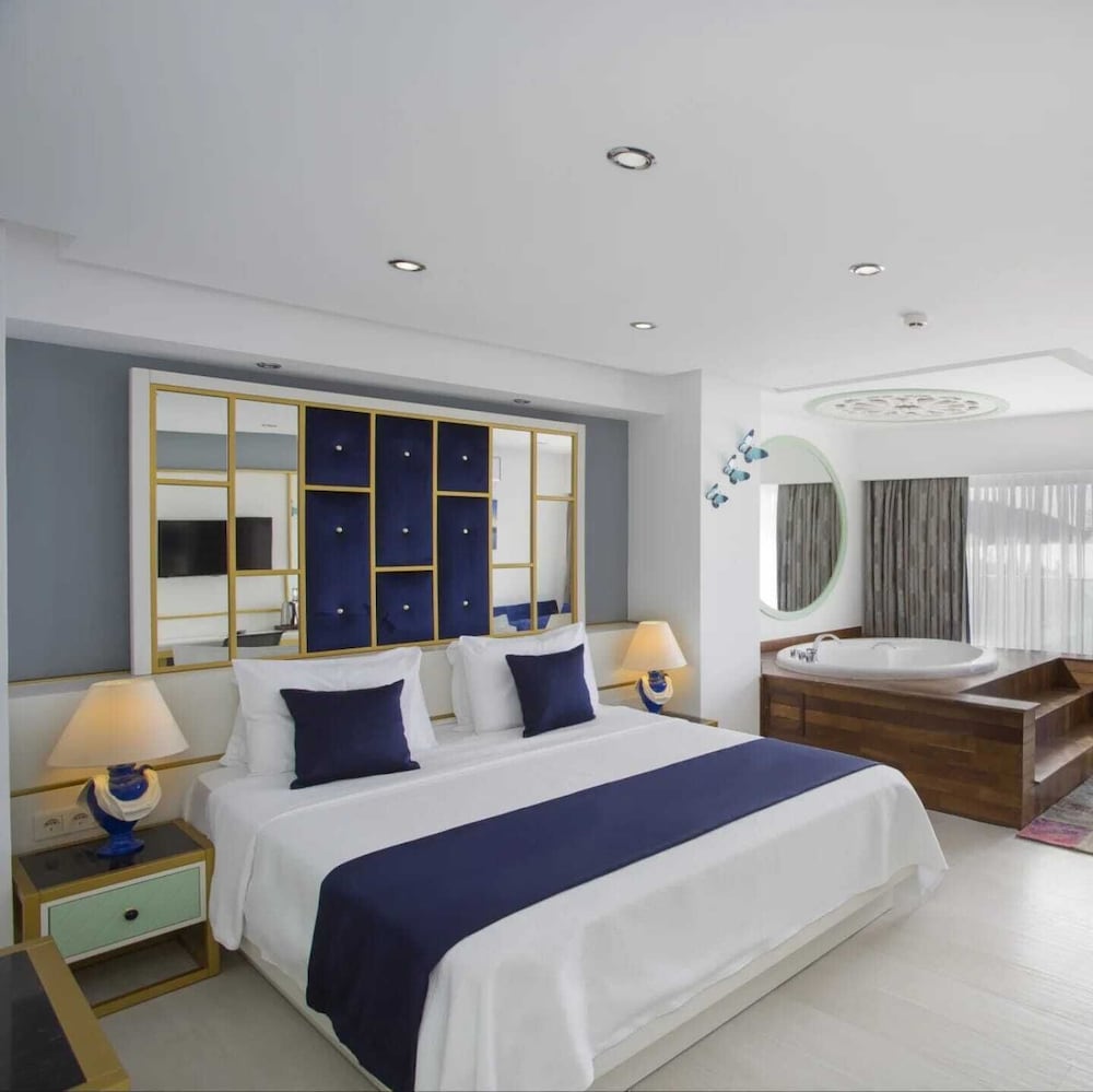 Sea View Hotel 12/50