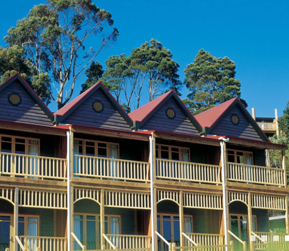 Strahan Village 2/66