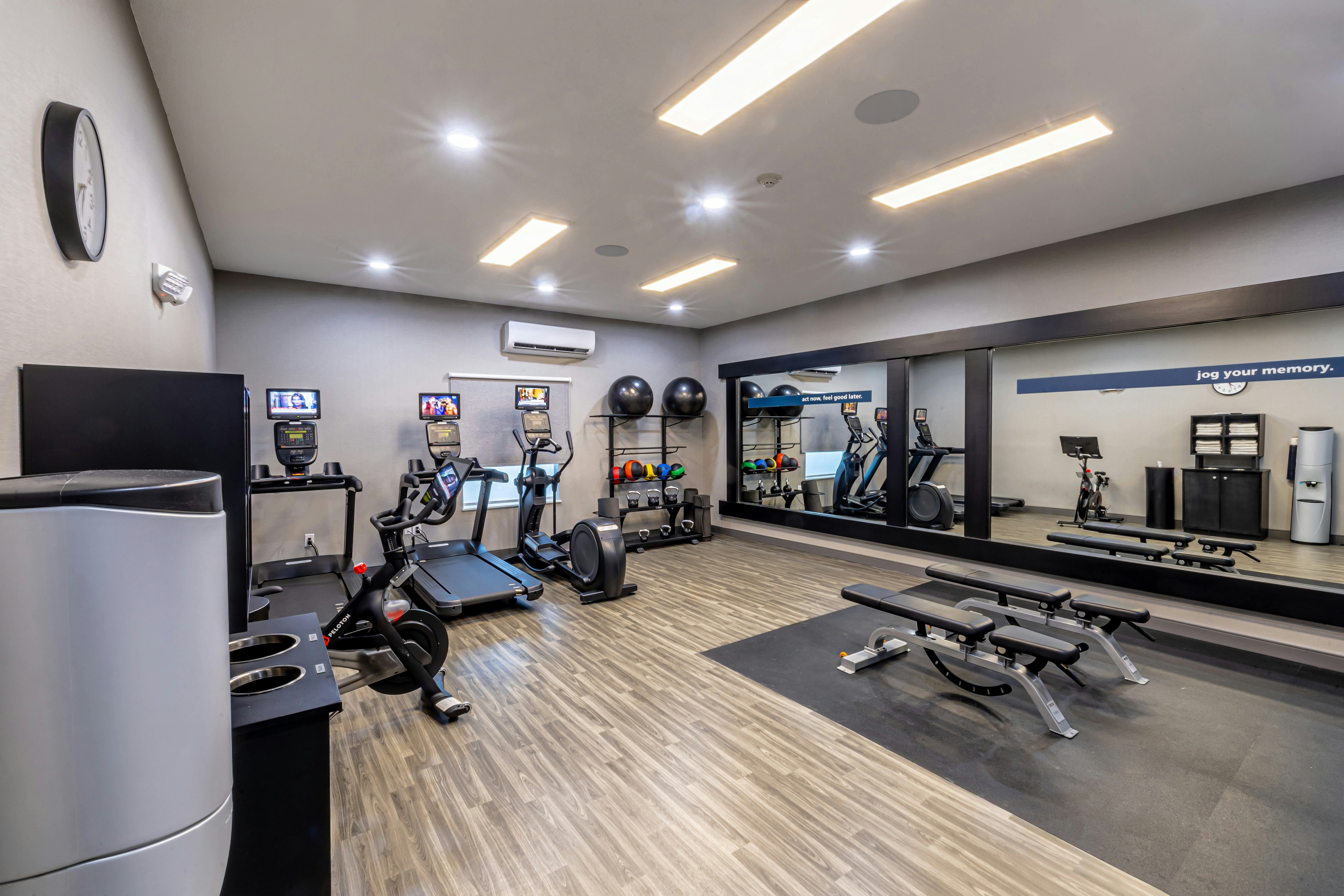 Hampton Inn and Suites Cleburne 39/78