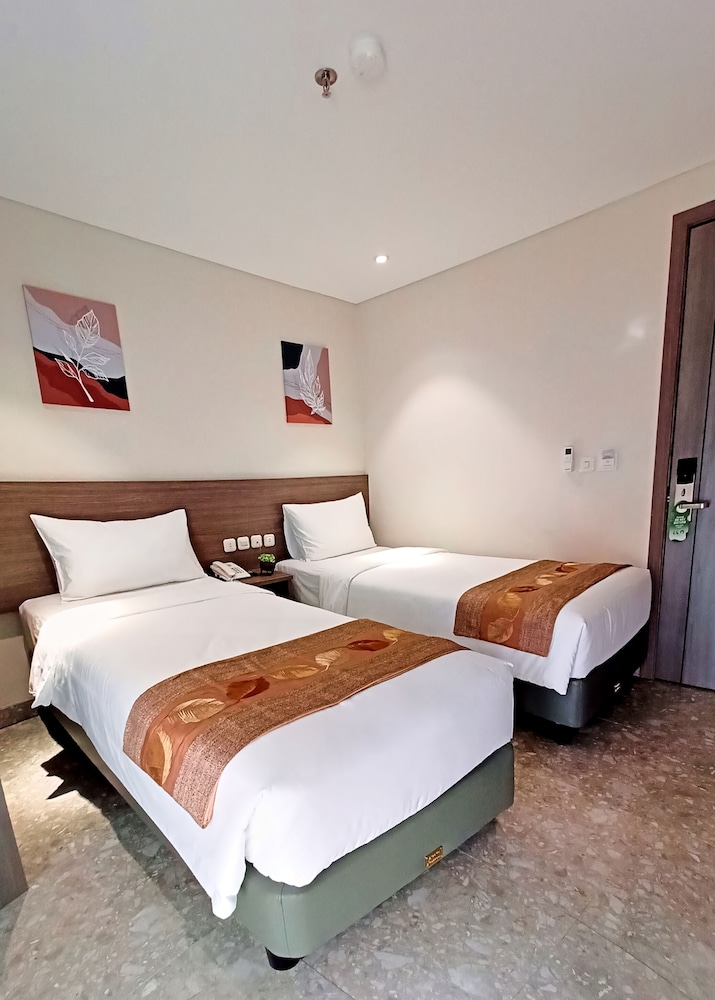 Lun Hotel Manado 6/26