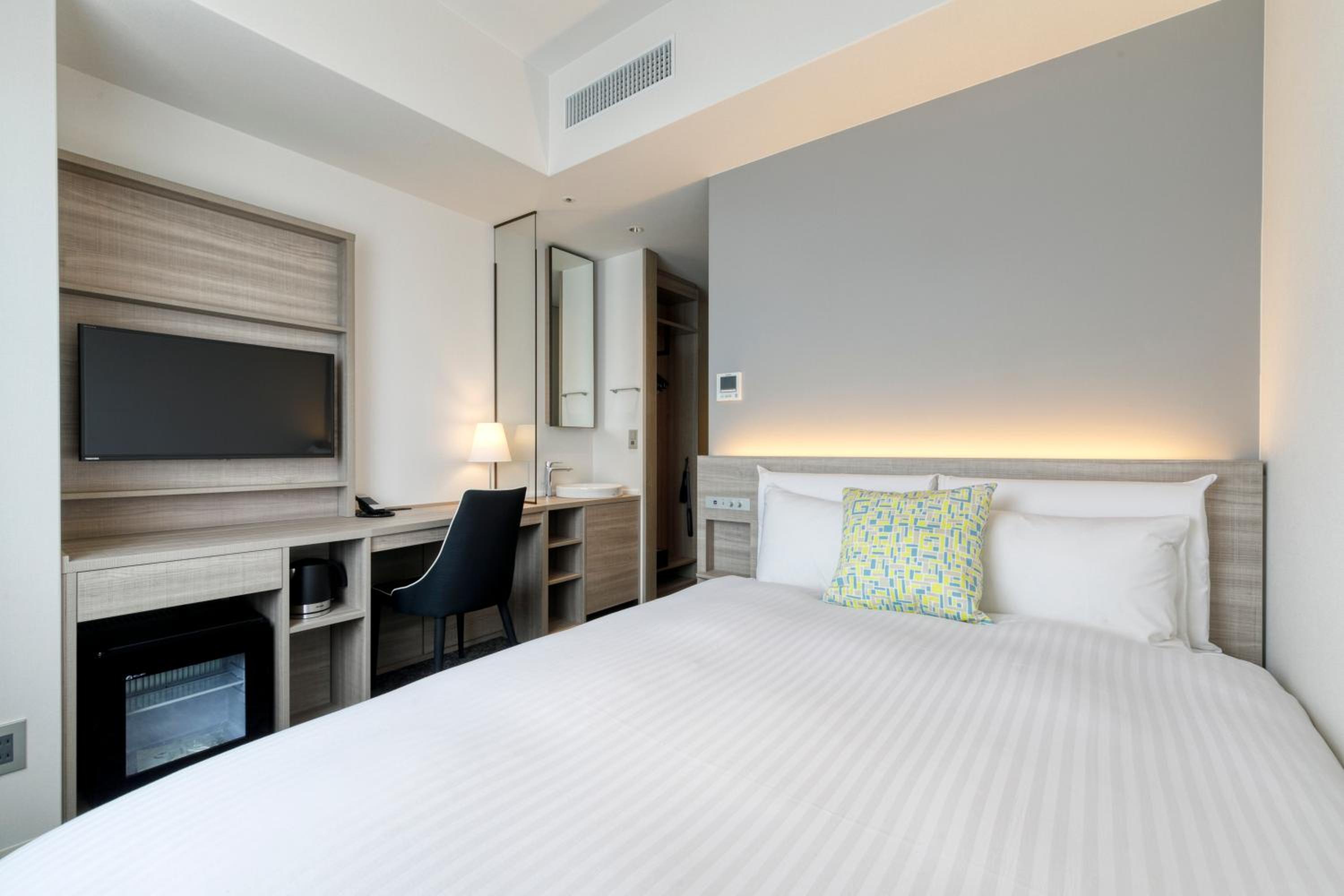 Semi Room, Semi Double Bed