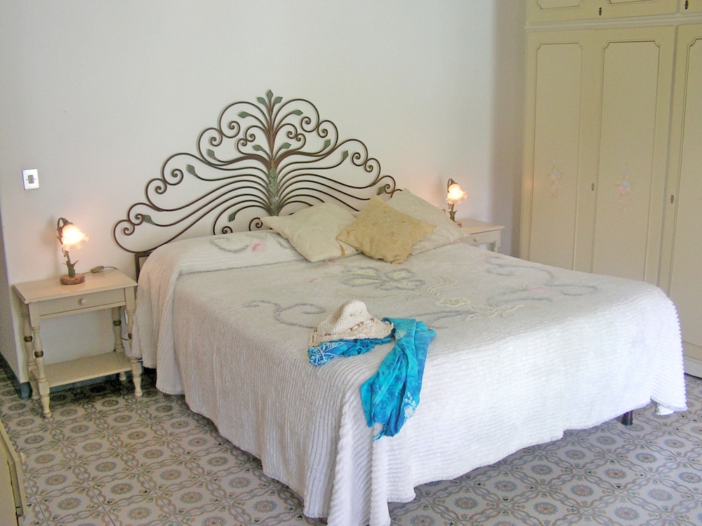STANDARD, DOUBLE BED, PARTIAL SEA VIEW, ANNEX